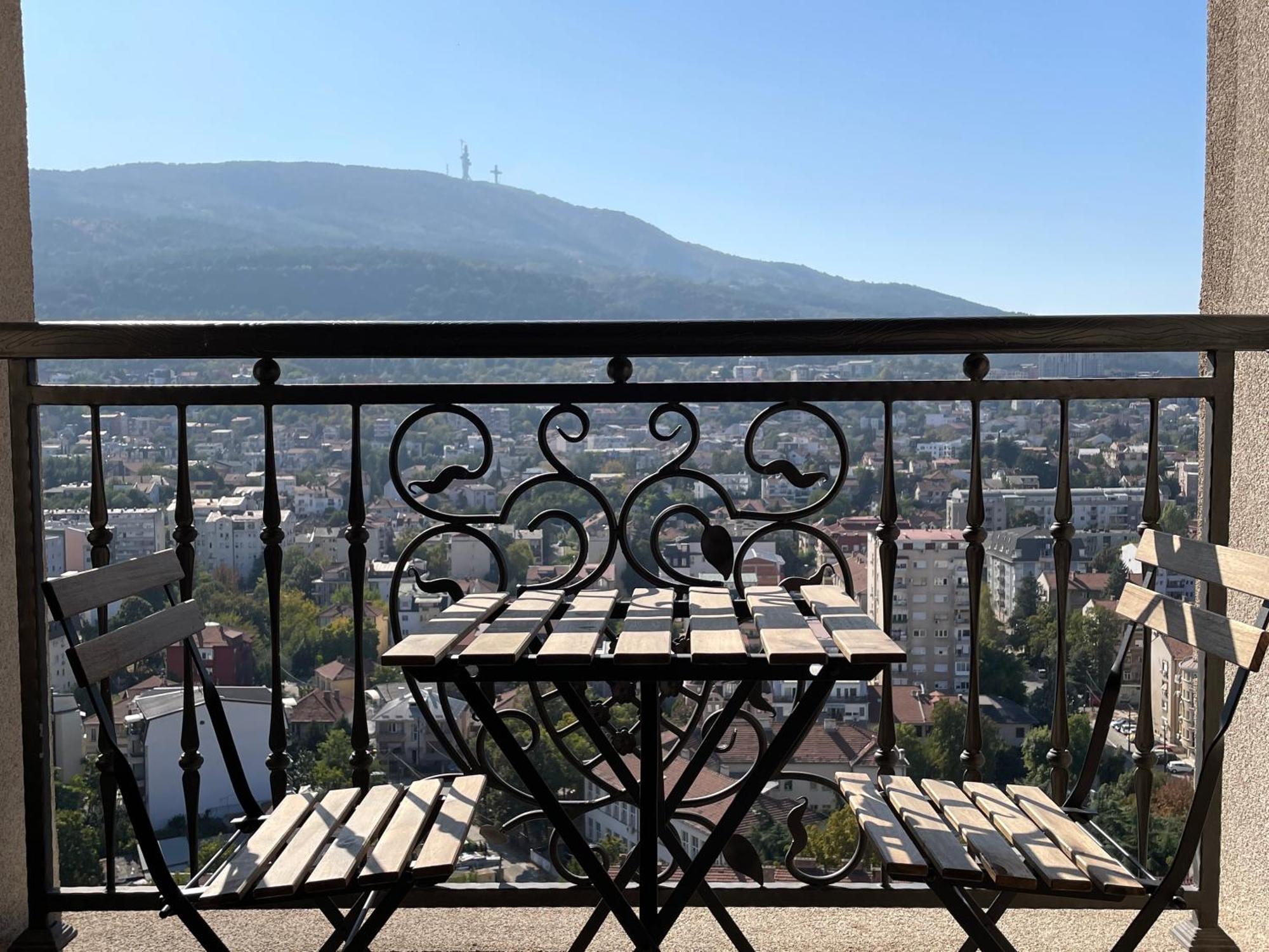 Stylish Studio, Centre - Private Parking - Panoramic Views Apartment Skopje